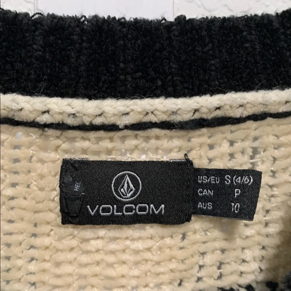 Volcom Cream Black Striped Chenille Cropped Sweater Size Small - Picture 3 of 7